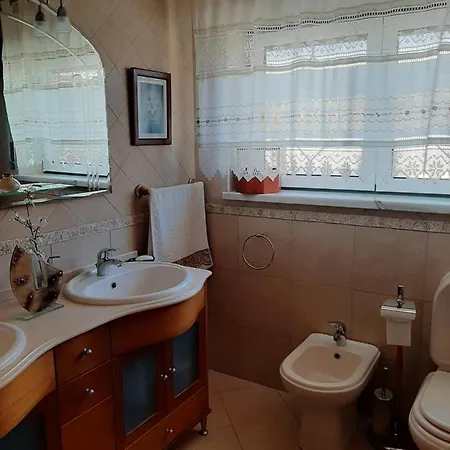 Maria Ines House 招待所 3*